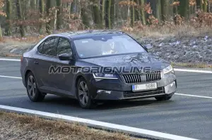 Skoda Superb MY 2020 foto spia 12 febbraio 2019