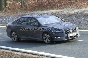 Skoda Superb MY 2020 foto spia 12 febbraio 2019