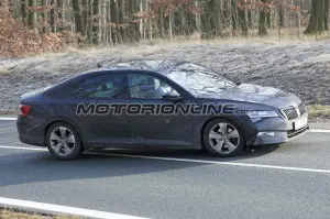 Skoda Superb MY 2020 foto spia 12 febbraio 2019