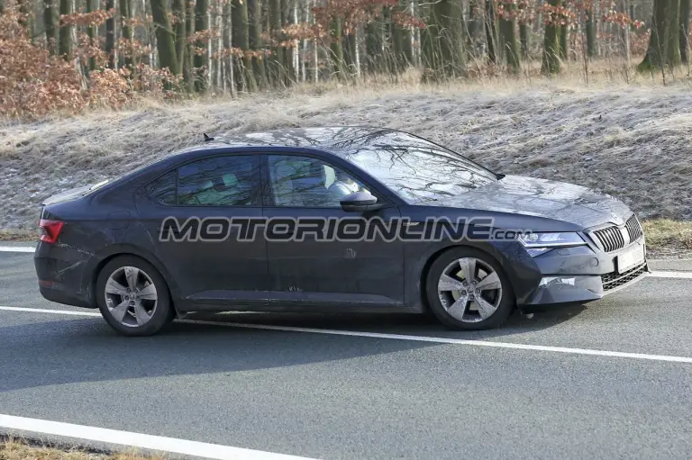 Skoda Superb MY 2020 foto spia 12 febbraio 2019 - 14