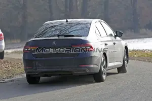 Skoda Superb MY 2020 foto spia 12 febbraio 2019