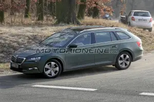 Skoda Superb MY 2020 foto spia 12 febbraio 2019