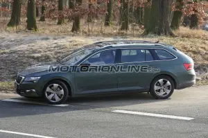 Skoda Superb MY 2020 foto spia 12 febbraio 2019