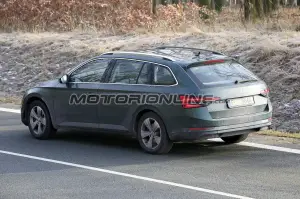 Skoda Superb MY 2020 foto spia 12 febbraio 2019