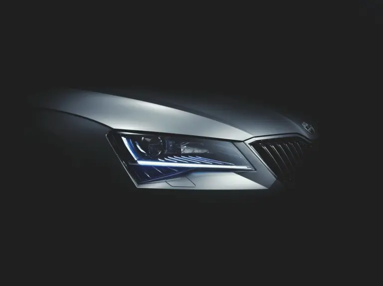 Skoda Superb - prime foto ufficiali sul web  - 1