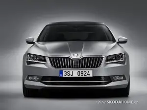 Skoda Superb - prime foto ufficiali sul web 