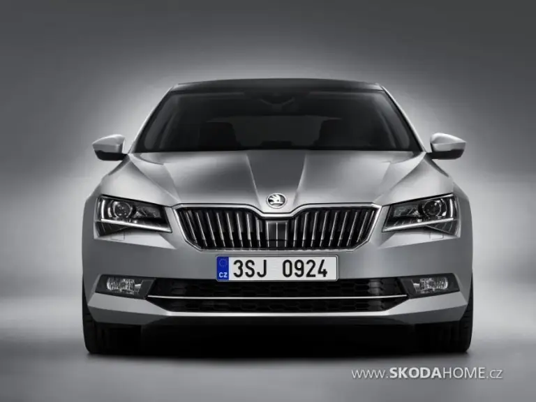 Skoda Superb - prime foto ufficiali sul web  - 5