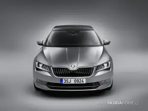 Skoda Superb - prime foto ufficiali sul web 