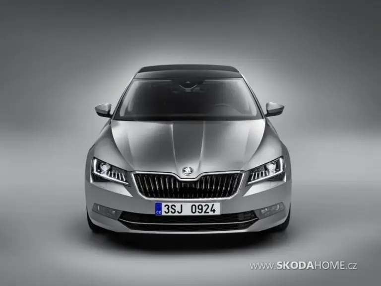 Skoda Superb - prime foto ufficiali sul web  - 6