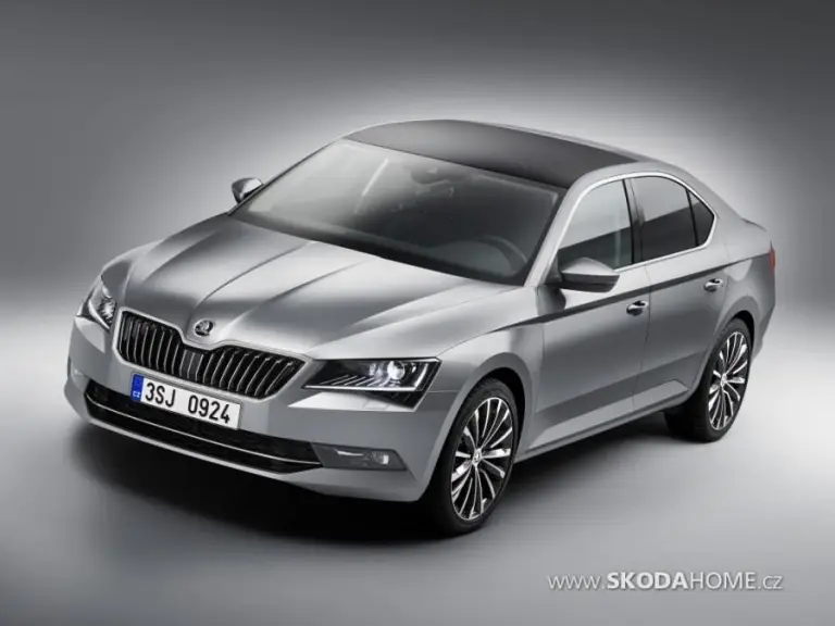 Skoda Superb - prime foto ufficiali sul web  - 7