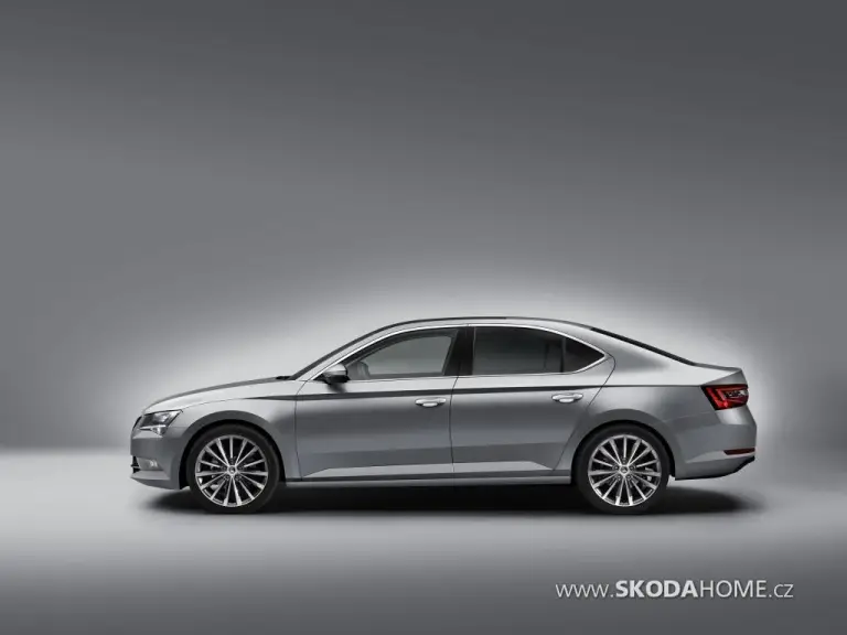 Skoda Superb - prime foto ufficiali sul web  - 8