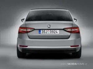 Skoda Superb - prime foto ufficiali sul web 