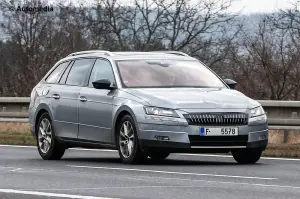 Skoda Superb Wagon 2015 - Foto spia 20-03-2015 - 1