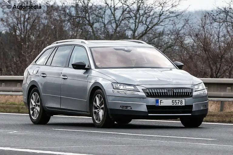 Skoda Superb Wagon 2015 - Foto spia 20-03-2015 - 1