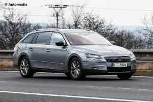 Skoda Superb Wagon 2015 - Foto spia 20-03-2015