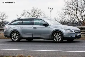 Skoda Superb Wagon 2015 - Foto spia 20-03-2015