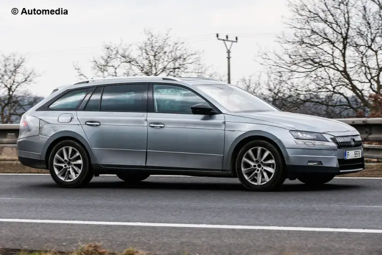 Skoda Superb Wagon 2015 - Foto spia 20-03-2015 - 6