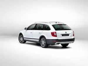 Skoda Superb Wagon Scout 2012 - 2