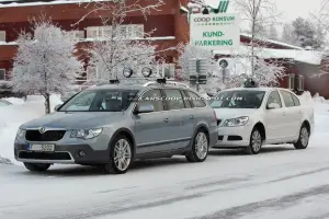 Skoda Superb Wagon Scout foto spia febbraio 2012 - 2