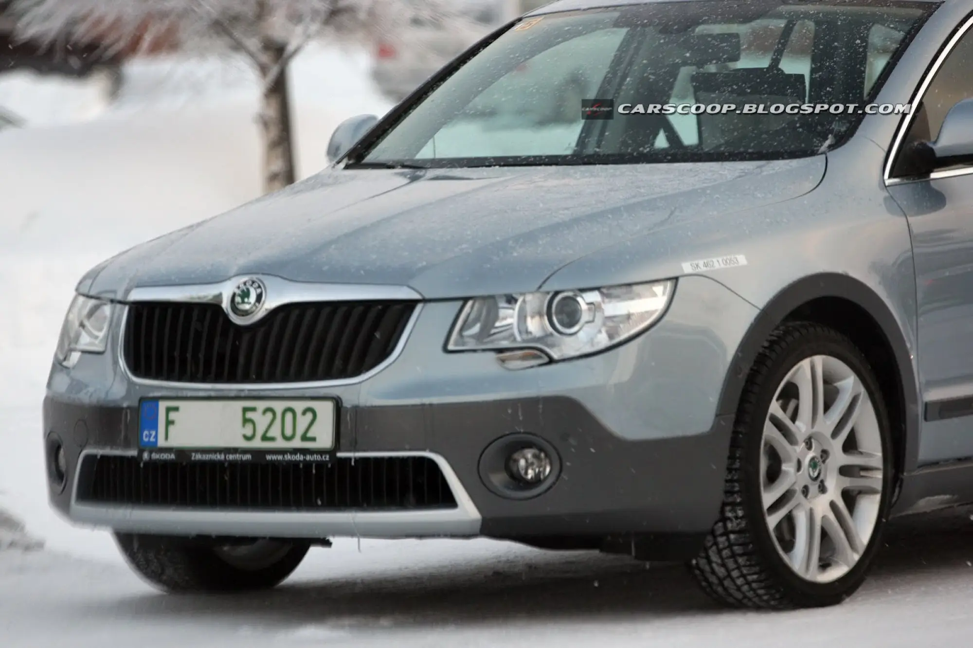 Skoda Superb Wagon Scout foto spia febbraio 2012 - 5