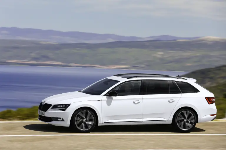 Skoda Superb Wagon SportLine - 1