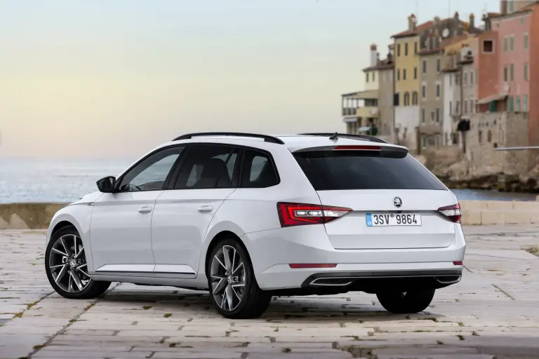 Skoda Superb Wagon SportLine - 2