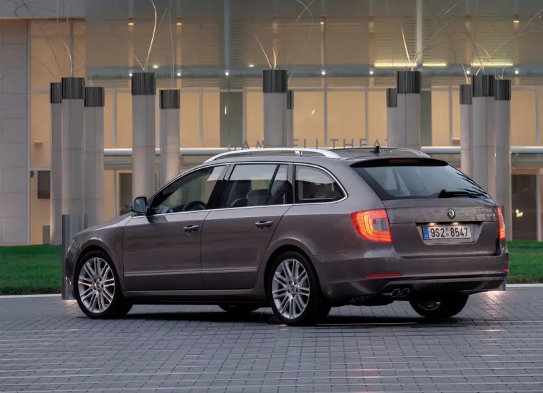 Skoda Superb Wagon - 10