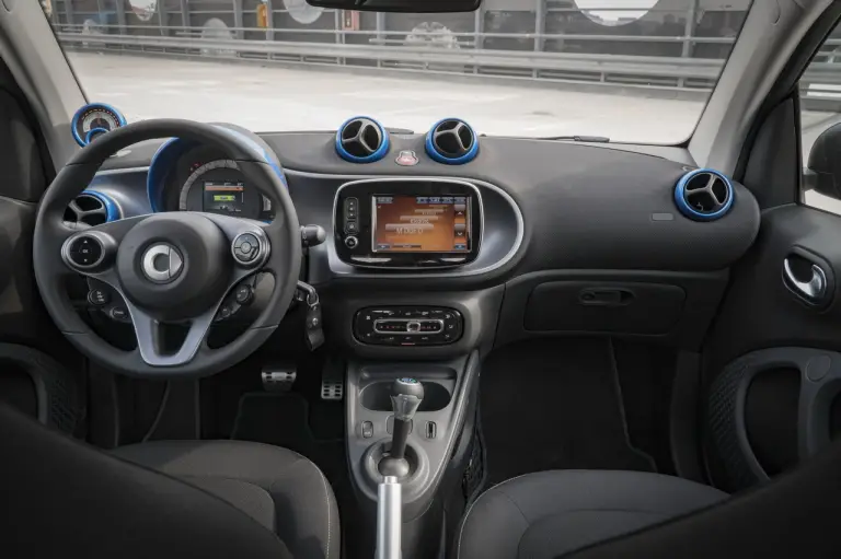 Smart EQ Fortwo - prova su strada 2018 - 16