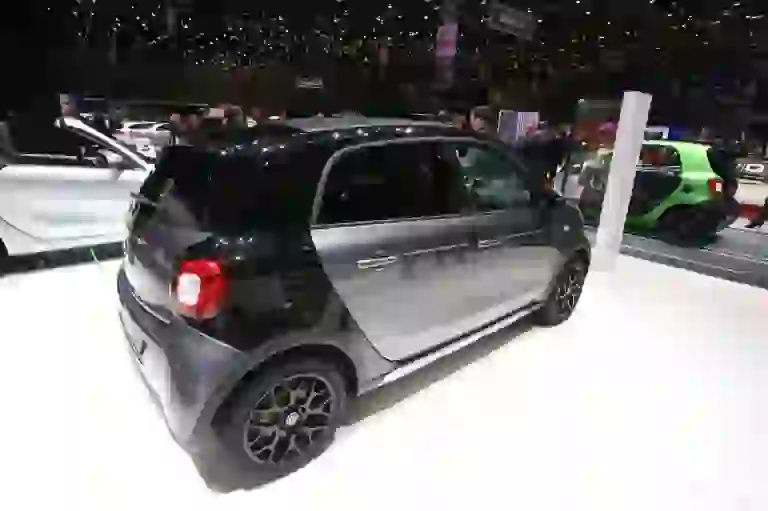 Smart ForFour CrossTown Foto Live - Salone di Ginevra 2017 - 4