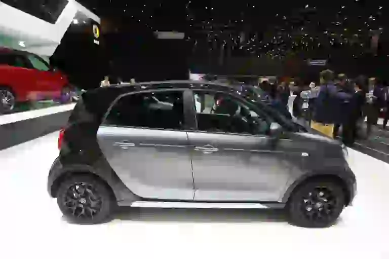 Smart ForFour CrossTown Foto Live - Salone di Ginevra 2017 - 5