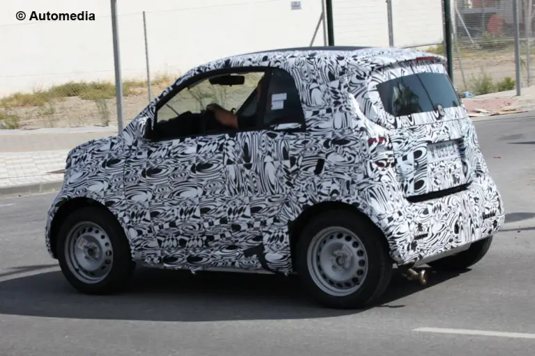 Smart ForTwo 2014 - Foto spia 23-09-2013 - 4