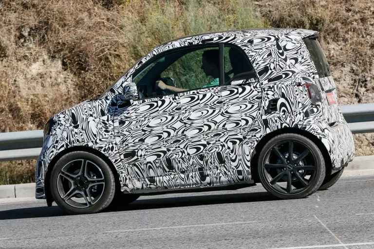 Smart ForTwo Brabus 2015 - Foto spia 28-07-2014 - 3