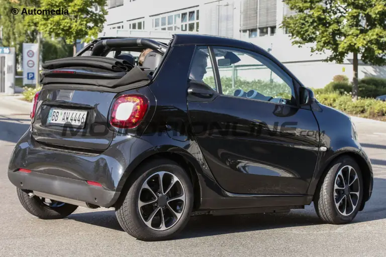 Smart ForTwo Cabrio 2016 - Foto spia 24-07-2015 - 6