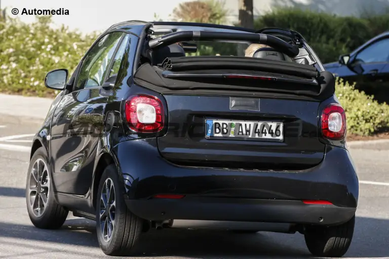 Smart ForTwo Cabrio 2016 - Foto spia 24-07-2015 - 8