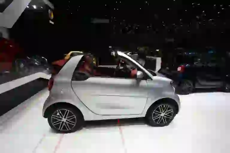 Smart ForTwo Cabrio Brabus Foto Live - Salone di Ginevra 2017 - 3