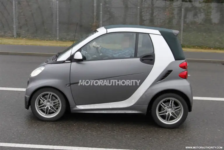 Smart ForTwo restyling 2012 foto spia - 3