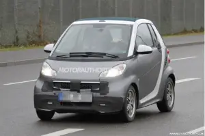 Smart ForTwo restyling 2012 foto spia - 5