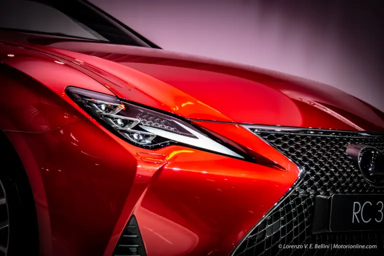 Speciale Lexus UX e RC Hybrid - Salone di Parigi 2018 - 12