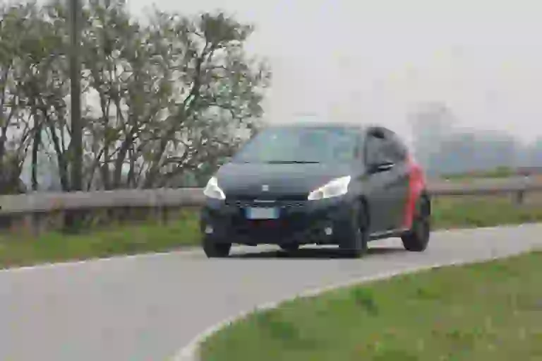 [SPECIALE PEUGEOT 208] L'essenza della piccola bomba: Peugeot 208 GTi By Peugeot Sport [PROVA] - 17