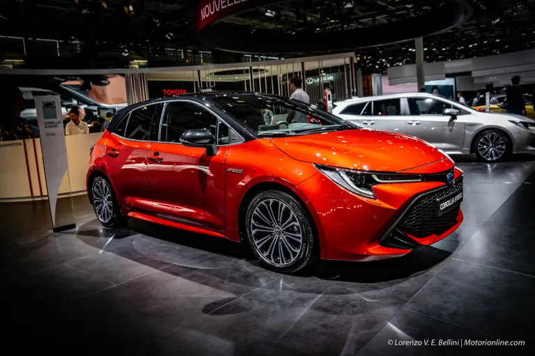 Speciale Toyota RAV4 e Corolla - Salone di Parigi 2018 - 1