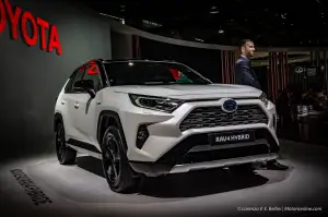 Speciale Toyota RAV4 e Corolla - Salone di Parigi 2018