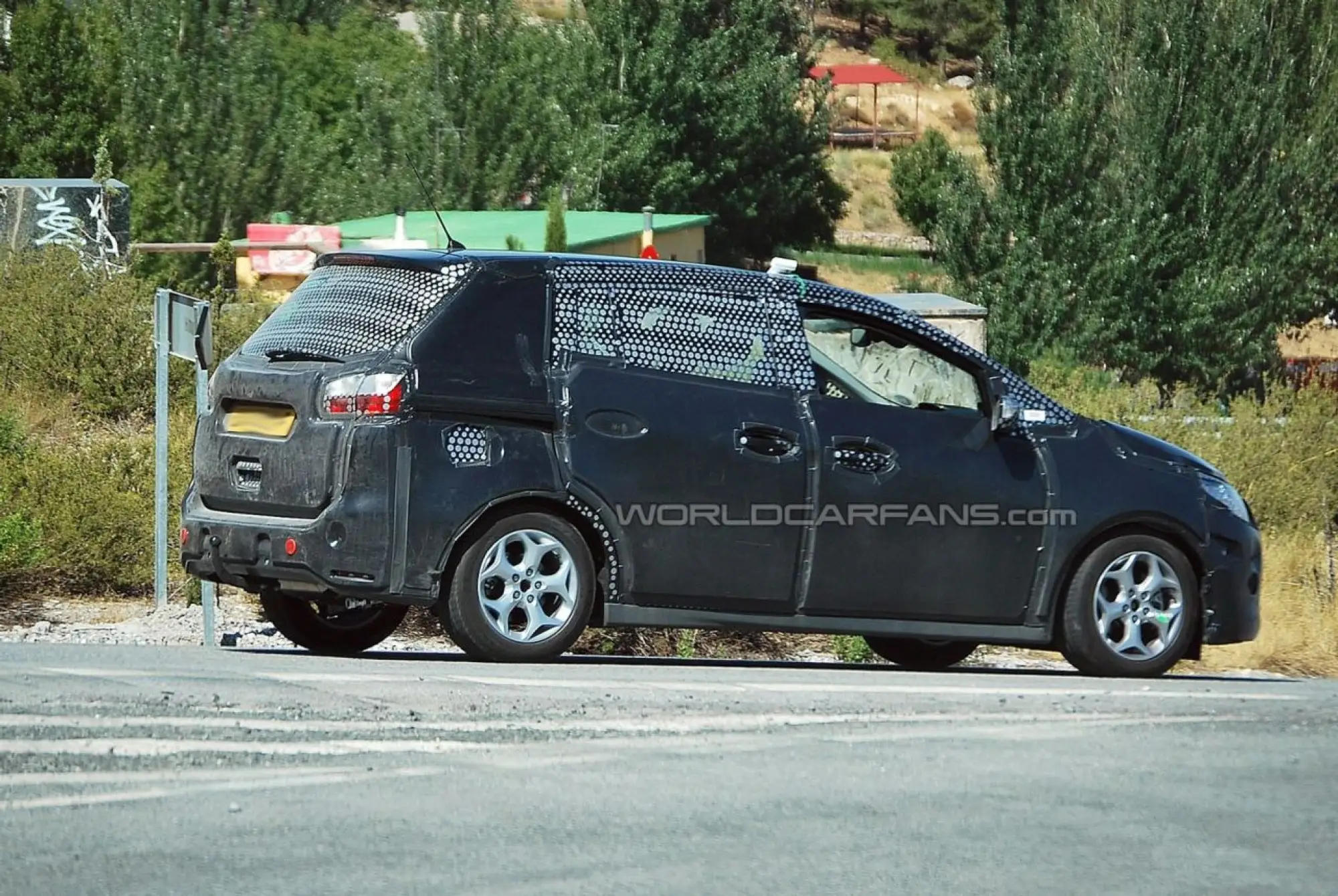 Spy shots Ford C-Max - 1