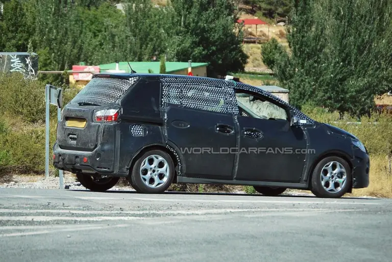 Spy shots Ford C-Max - 1