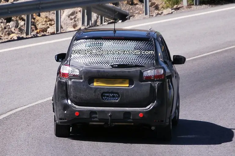 Spy shots Ford C-Max - 8