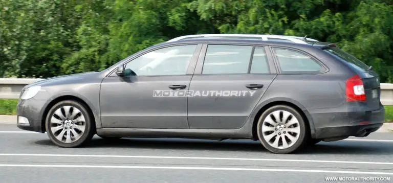 Spy shots Skoda Superb - 5