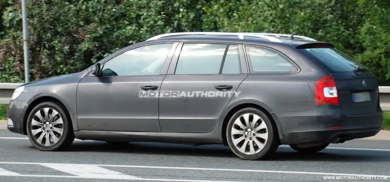 Spy shots Skoda Superb - 6