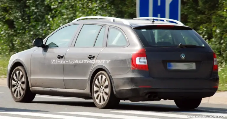 Spy shots Skoda Superb - 7