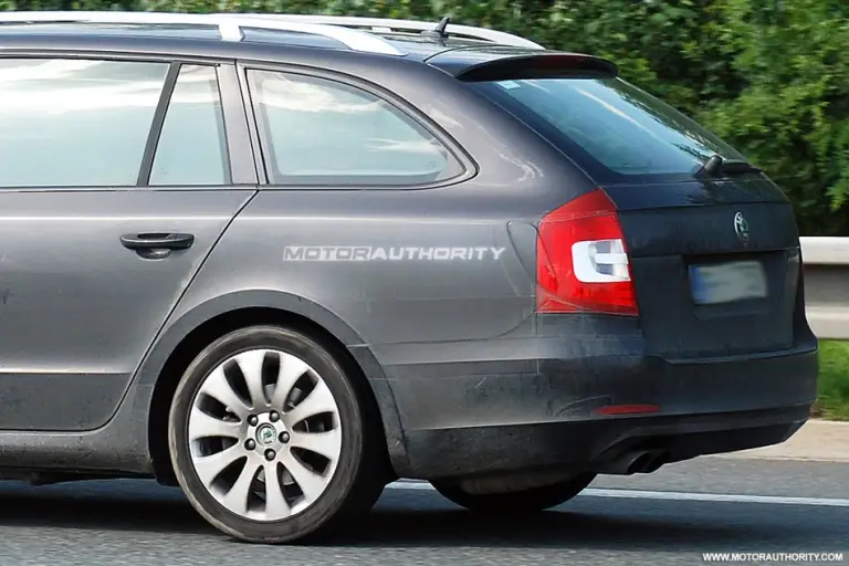 Spy shots Skoda Superb - 8