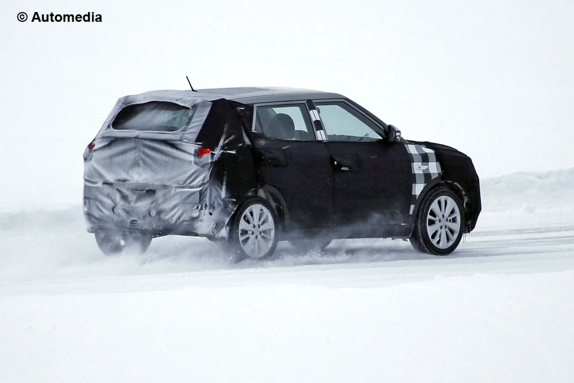 SsangYong Compact SUV - Foto spia 12-02-2014 - 4