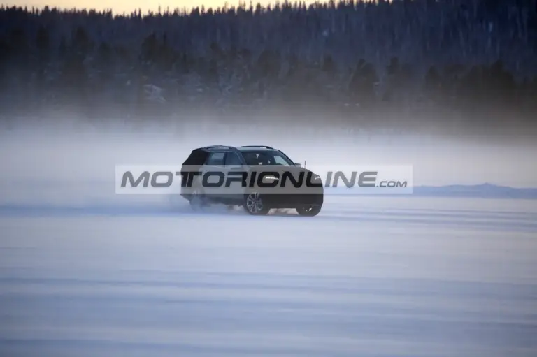 Ssangyong Rexton facelift - Foto spia 11-2-2020 - 12